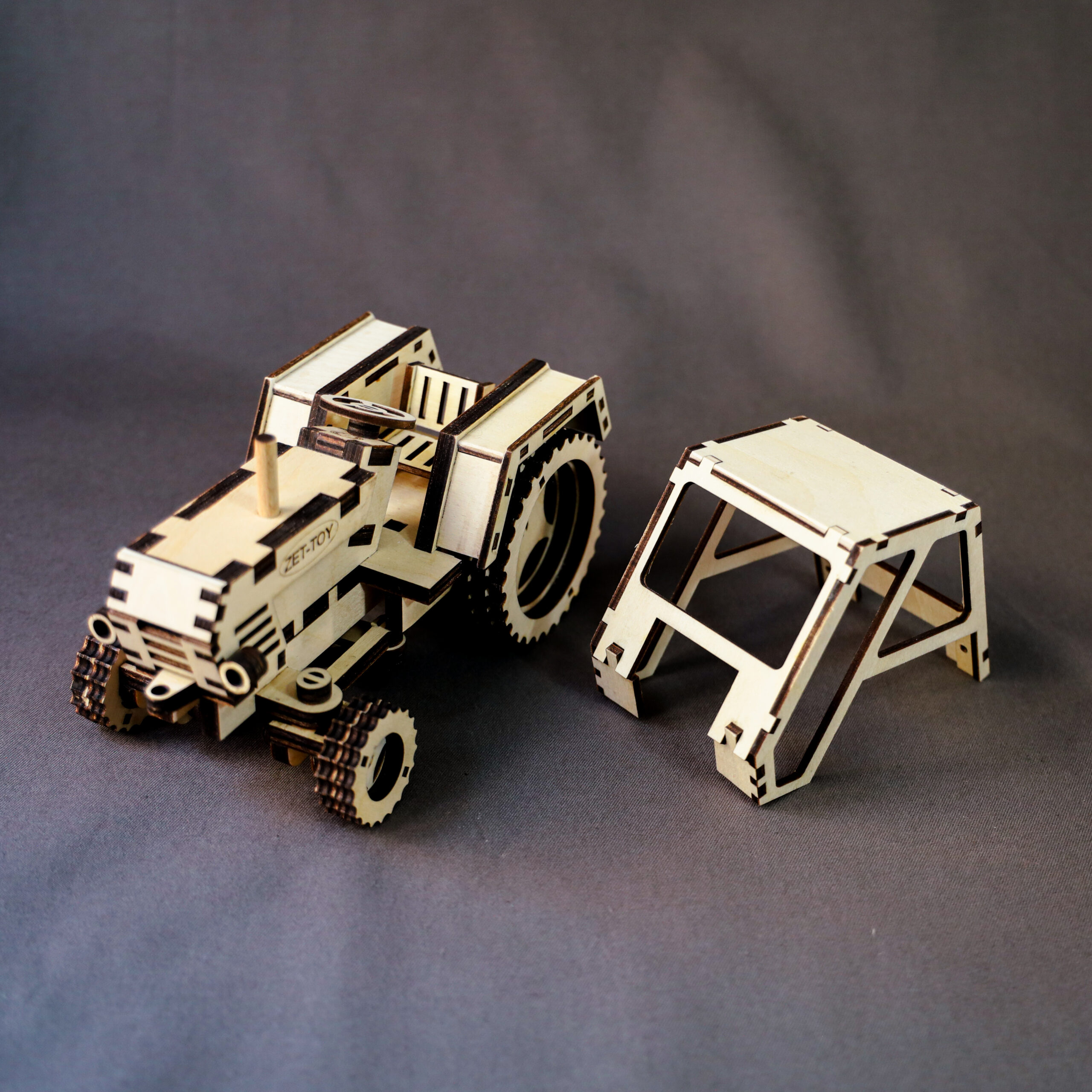 Zestaw do złożenia: traktorek + kabina - obrazek 3