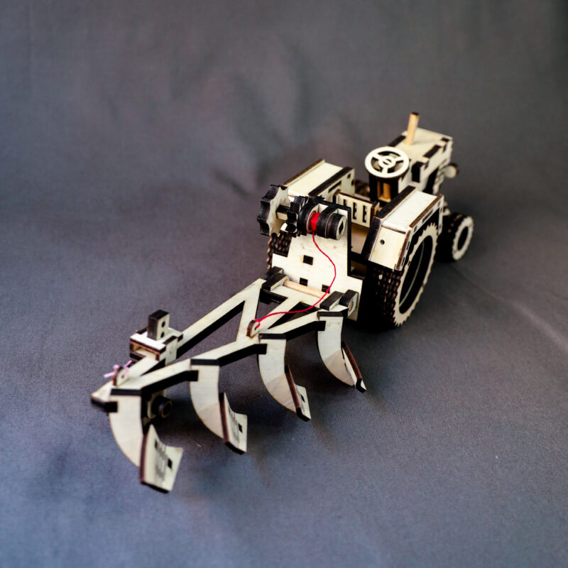 Zestaw do złożenia: traktorek + pług