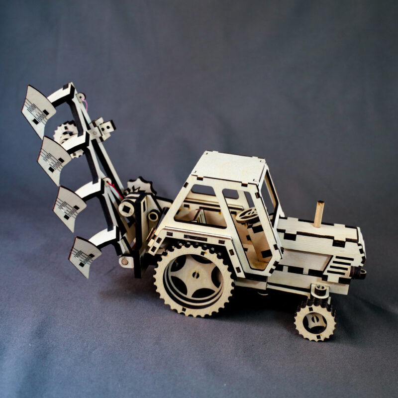 Zestaw do złożenia: traktorek + kabina + pług