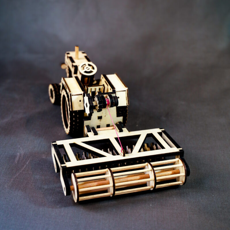 Złożony zestaw: traktorek + brona