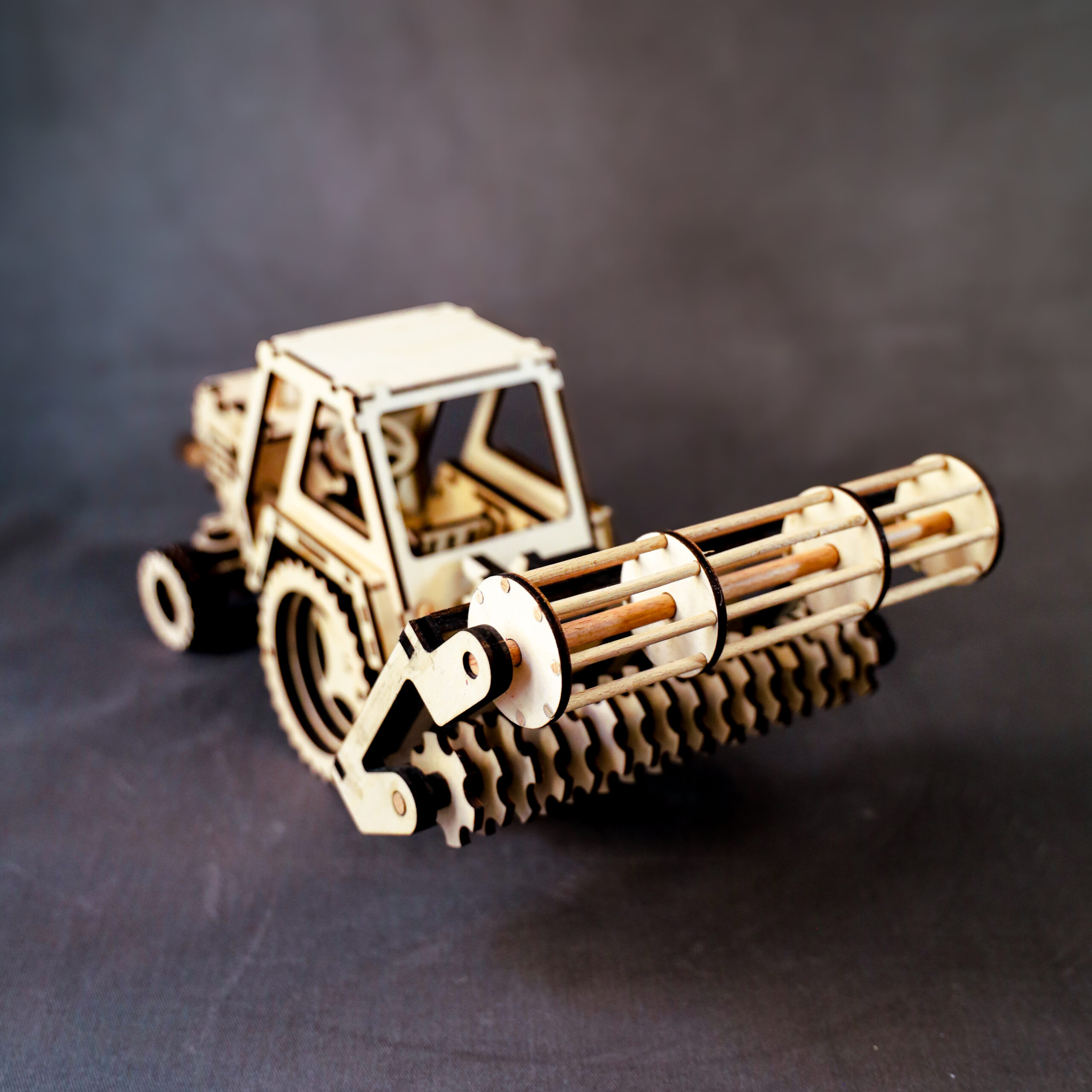 Zestaw do złożenia: traktorek + kabina + brona - obrazek 3