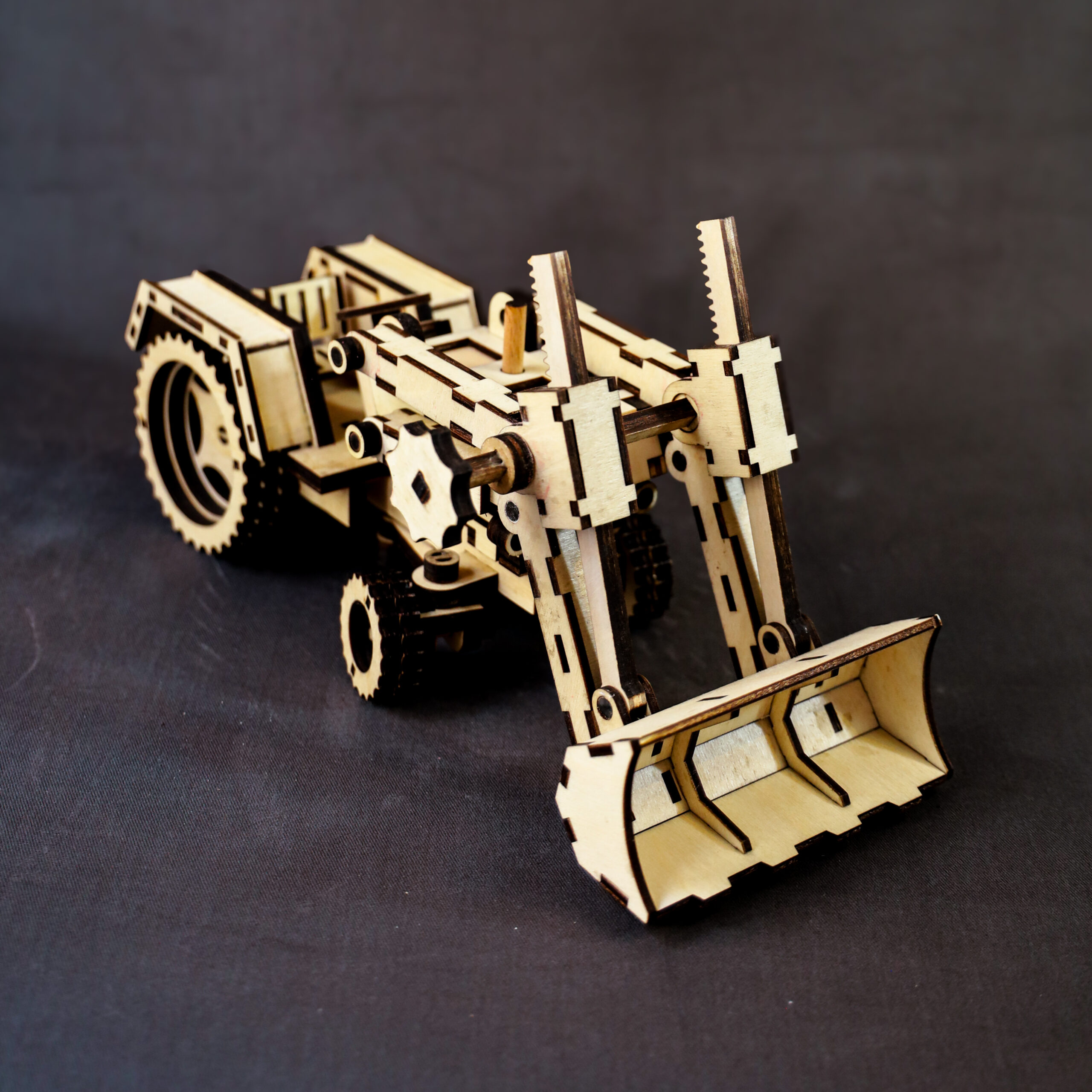 Zestaw do złożenia: traktorek + ładowacz czołowy